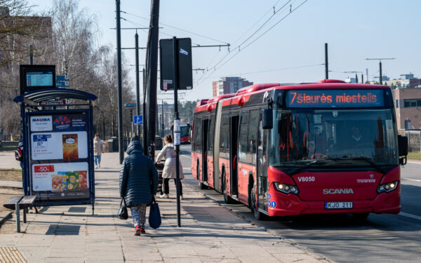 Nelaimė Pylimo gatvėje: autobusas kliudė ant šaligatvio stovėjusį vyrą