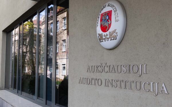 Valstybės kontrolė: pažanga akivaizdi, bet kas ketvirta rekomendacija vis dar vėluoja