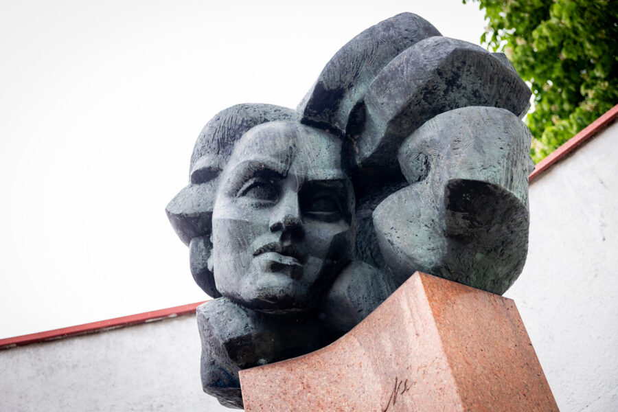 Akcija prie S. Nėries paminklo Vilniuje. ELTA / Ervin Rauluševičius