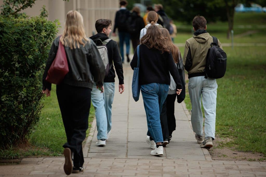 Moksleiviai po anglų kalbos egzamino. ELTA / Josvydas Elinskas