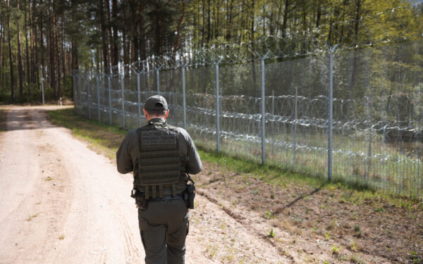 Pasienio realybė kitokia nei manote: migrantai ne tik atstumiami, bet ir gelbėjami