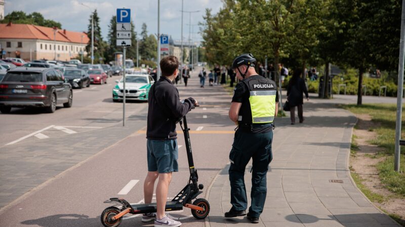 Policija ir savivaldybė sunerimę: sostinėje – masiniai pažeidimai tarp paspirtukų vairuotojų