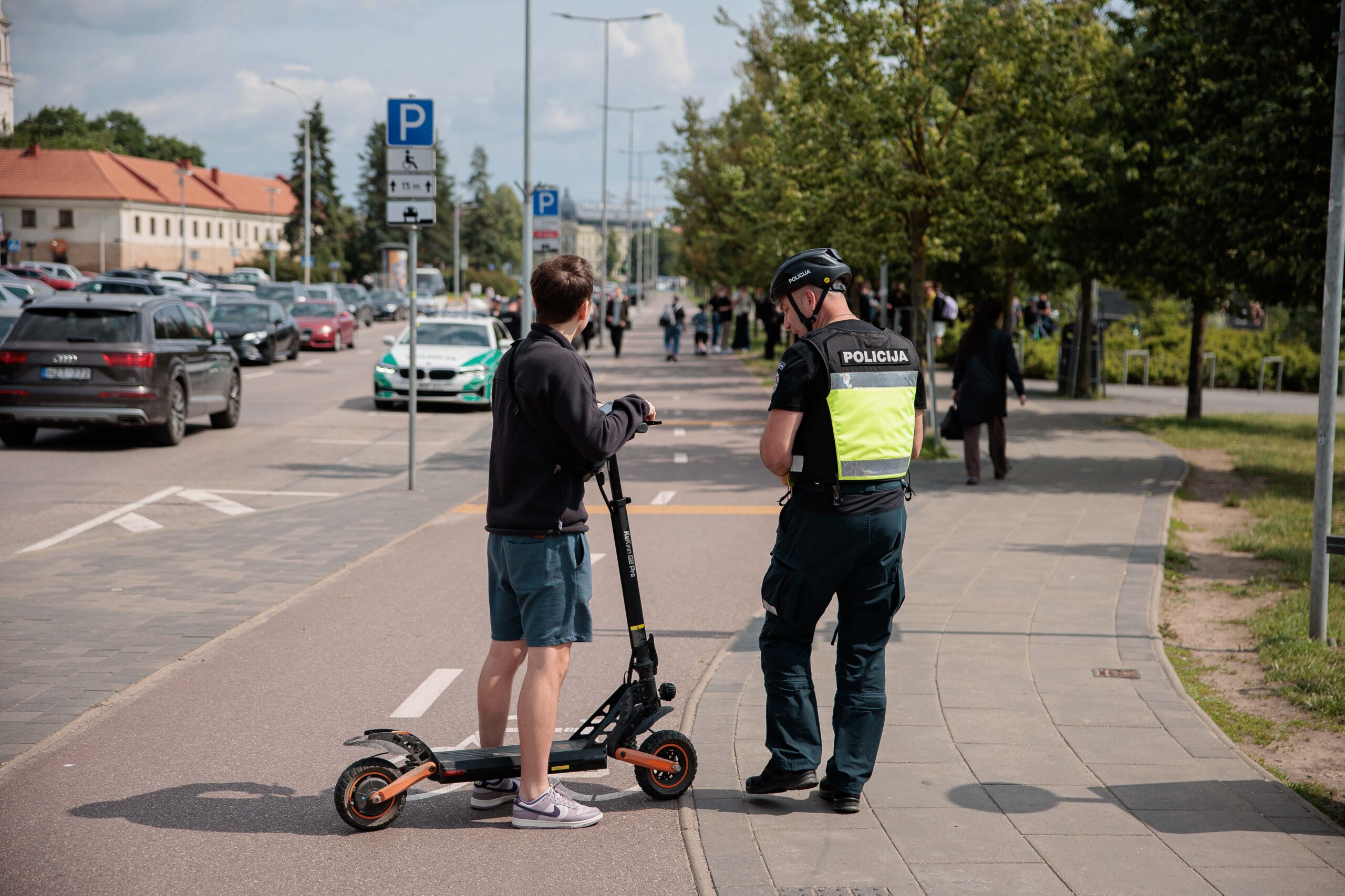 Policija ir savivaldybė sunerimę: sostinėje – masiniai pažeidimai tarp paspirtukų vairuotojų