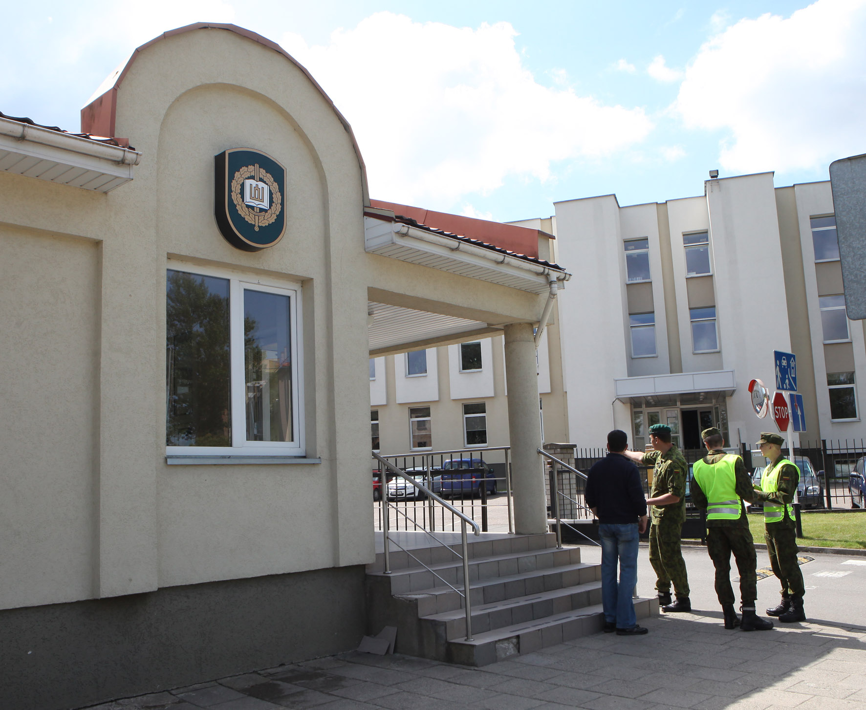 Naujas vadovėlis moksleiviams: Karo akademija mokys apie nacionalinį saugumą