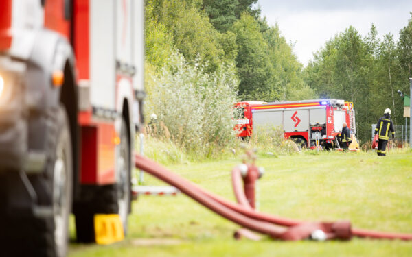 Kaune užsidegus pievai sudegė sodo namelis ir du šiltnamiai: netikėtas radinys privertė stabdyti darbus
