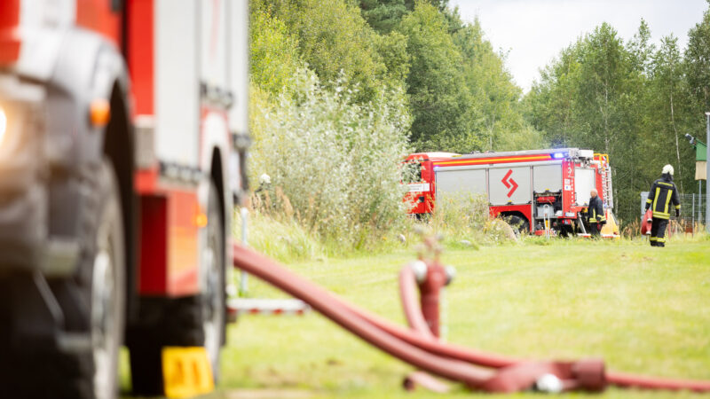Kaune užsidegus pievai sudegė sodo namelis ir du šiltnamiai: netikėtas radinys privertė stabdyti darbus