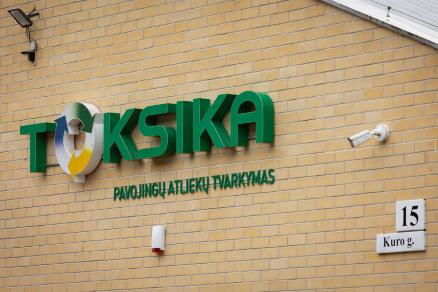 Prie Gariūnų užsidegė vilkikas su ličio baterijomis. ELTA / Ervin Rauluševičius