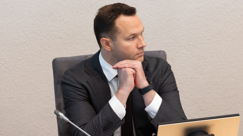 Ministras ragina svarstyti laikinas akcizo lengvatas degalams