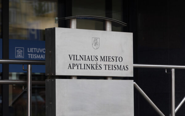 Vilniuje – neįprastas nusikaltimas: narkotikai parduoti prie teismo ir ten pat suvartoti