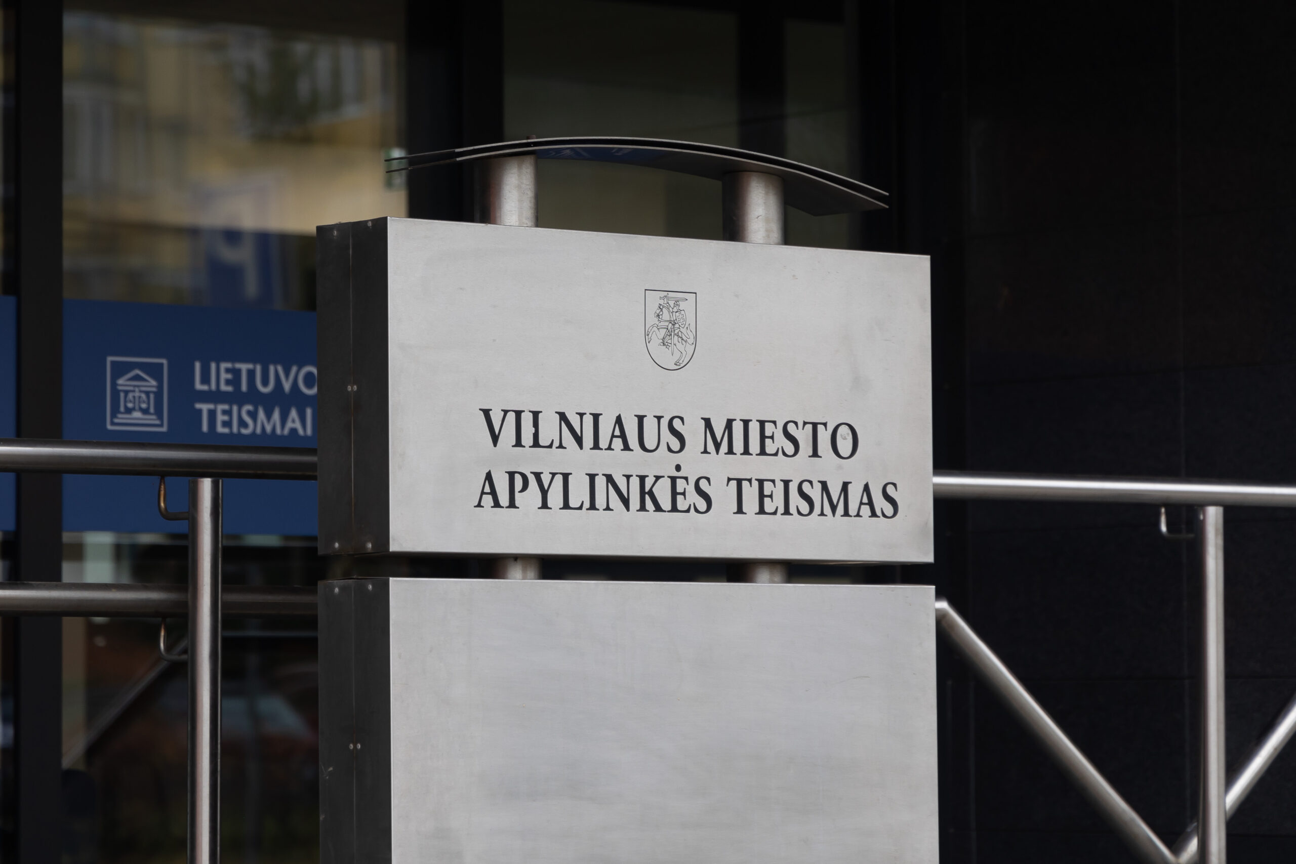 Vilniuje – neįprastas nusikaltimas: narkotikai parduoti prie teismo ir ten pat suvartoti