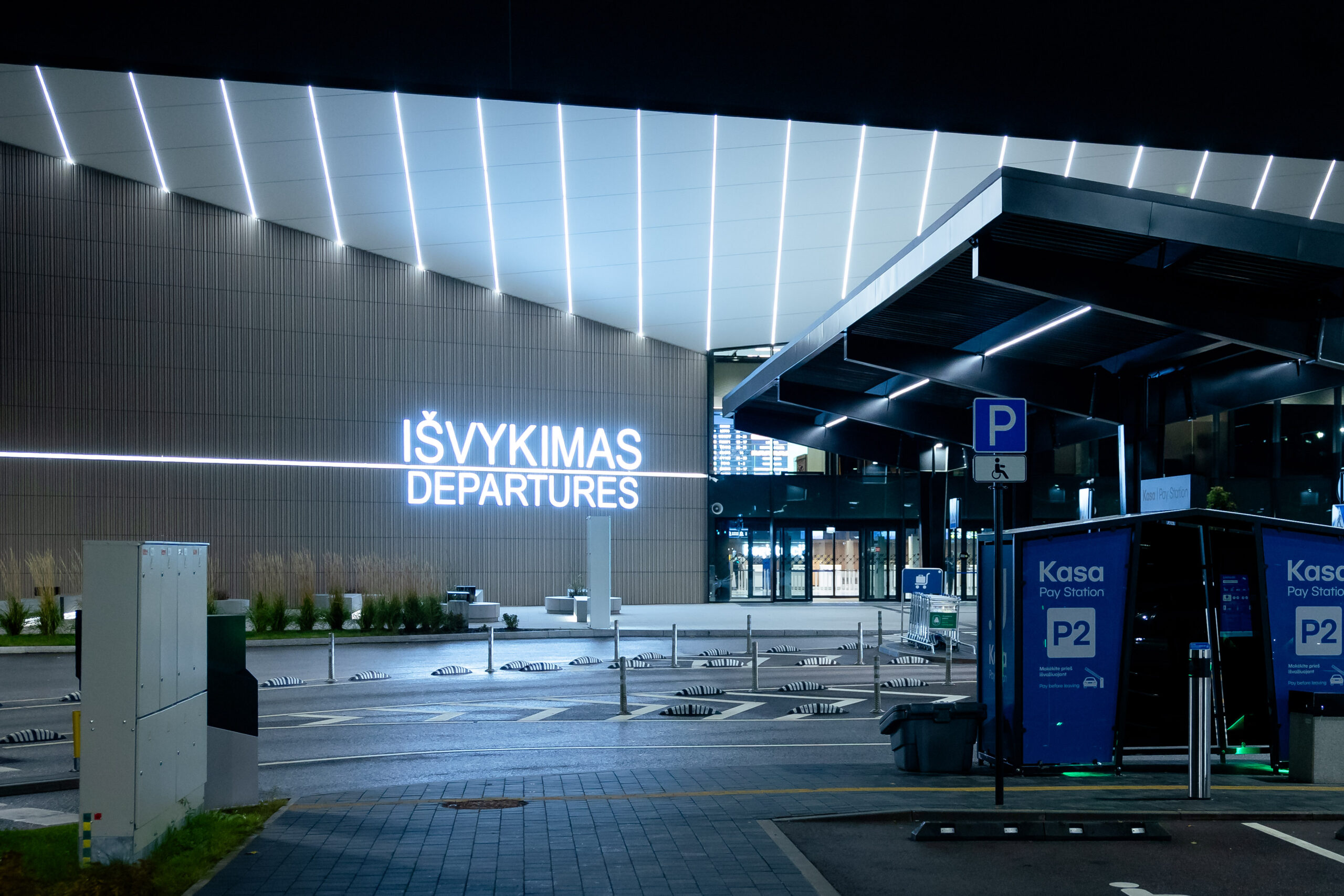 Atostogų planai braška: skrydžių pokyčiai verčia vis daugiau žmonių perplanuoti keliones