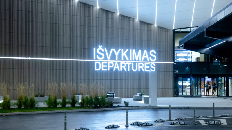 Lietuvos oro uostuose – keleivių antplūdis: aptarnautų žmonių skaičius išties įspūdingas