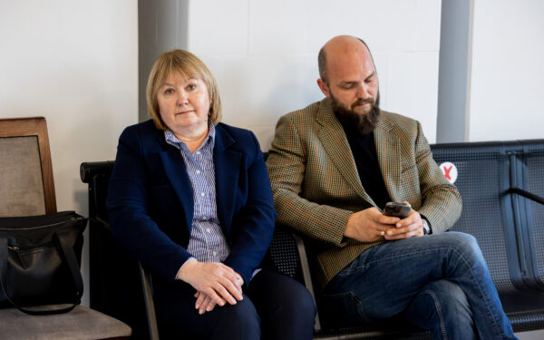 Apeliacinis teismas paliko galioti nuosprendį: Brukštuvienė ir jos sūnus pagrįstai nuteisti dėl lėšų pasisavinimo