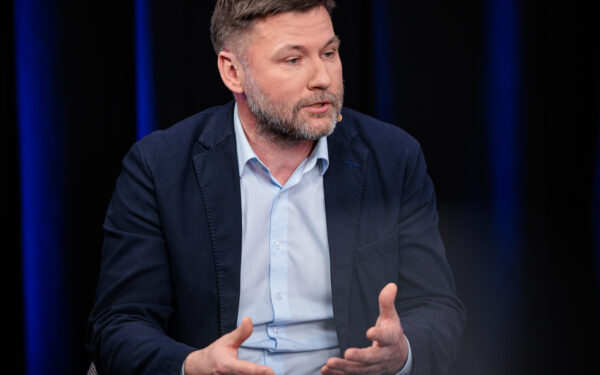 Alytaus gimnazijoje ugdymas atnaujintas, tačiau derybos dėl atleistos mokytojos tęsiasi