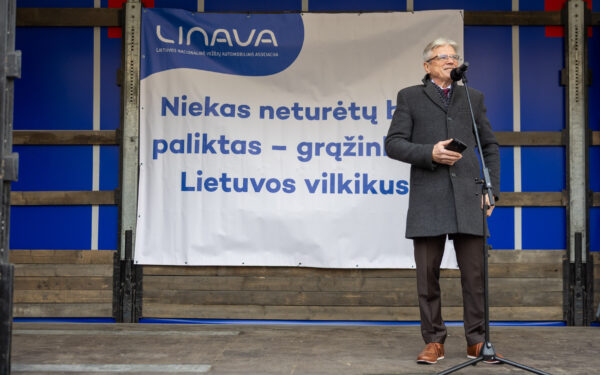 „Matysime artimiausiomis dienomis“: nežinia dėl vilkikų srauto kelia įtampą