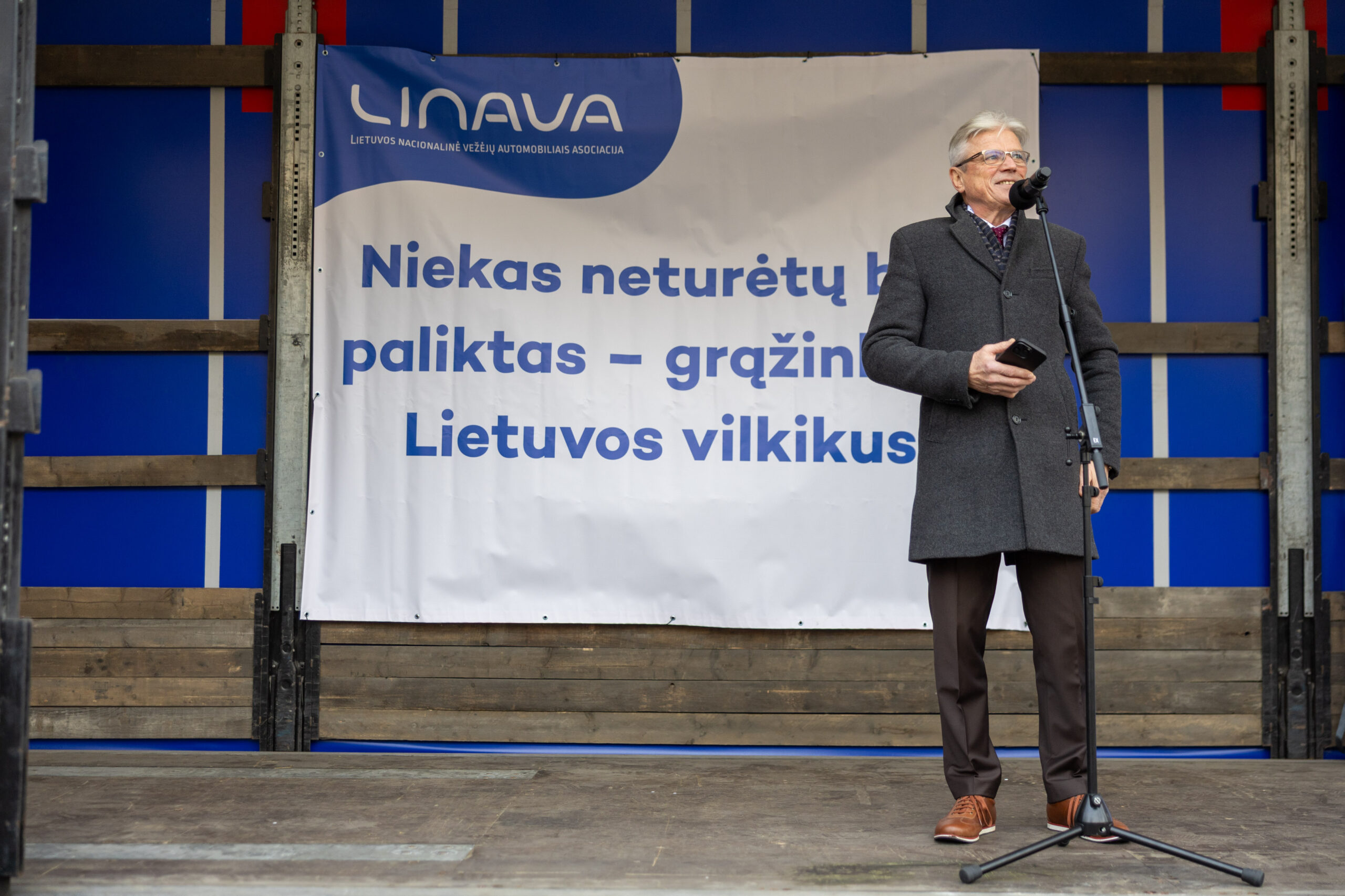 „Matysime artimiausiomis dienomis“: nežinia dėl vilkikų srauto kelia įtampą