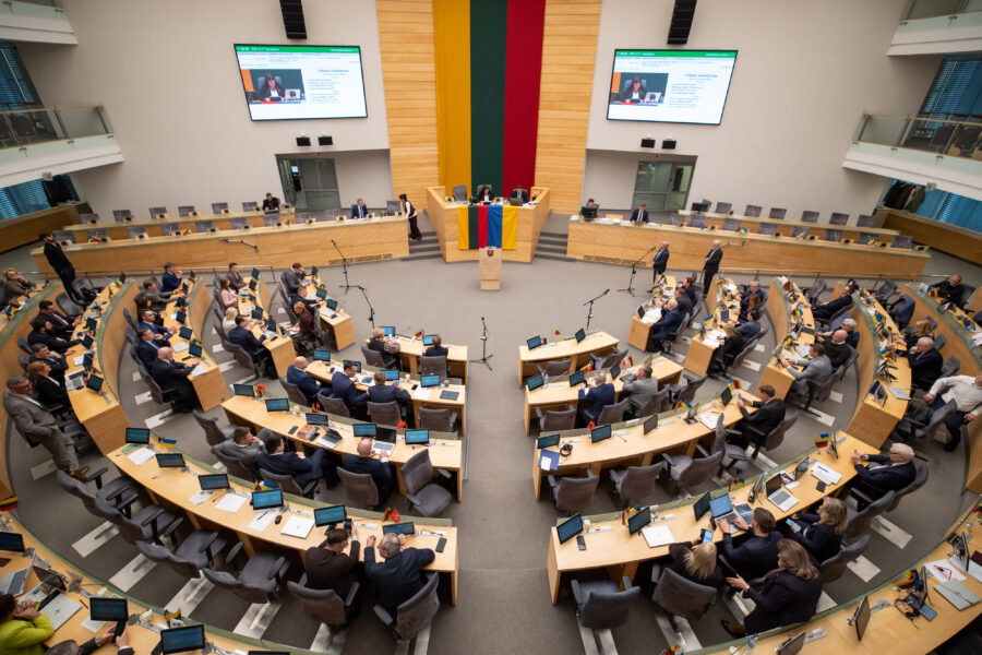 Seimas kirto pensininkams, dirbti norintys turės susimokėti daugiau nei tikėjosi