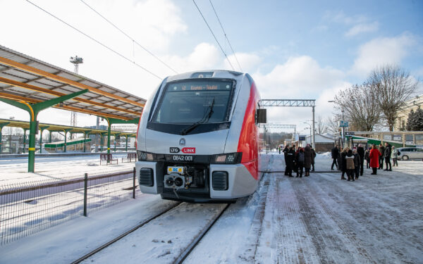 Nelaimė prie Vilniaus: keleivinis traukinys partrenkė ir mirtinai sužalojo vyrą