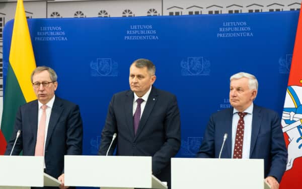 Pokyčiai migracijos politikoje: Nausėda siūlo riboti užsieniečių galimybes likti Lietuvoje