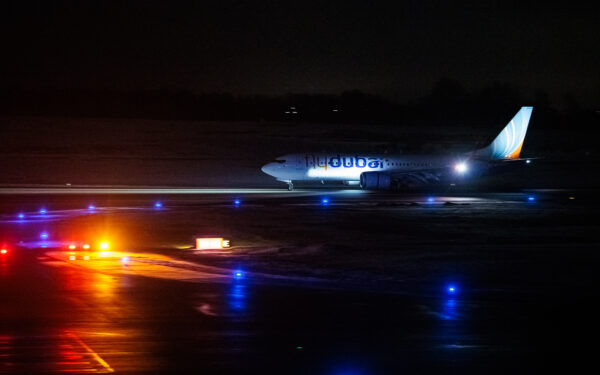 Vilniuje nusileido „FlyDubai“ lėktuvas: iš Dubajaus pargabenta dalis užstrigusių lietuvių