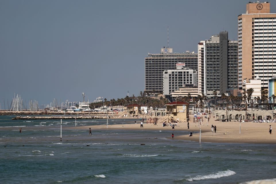 Tel Avivas. EPA/ATEF SAFADI