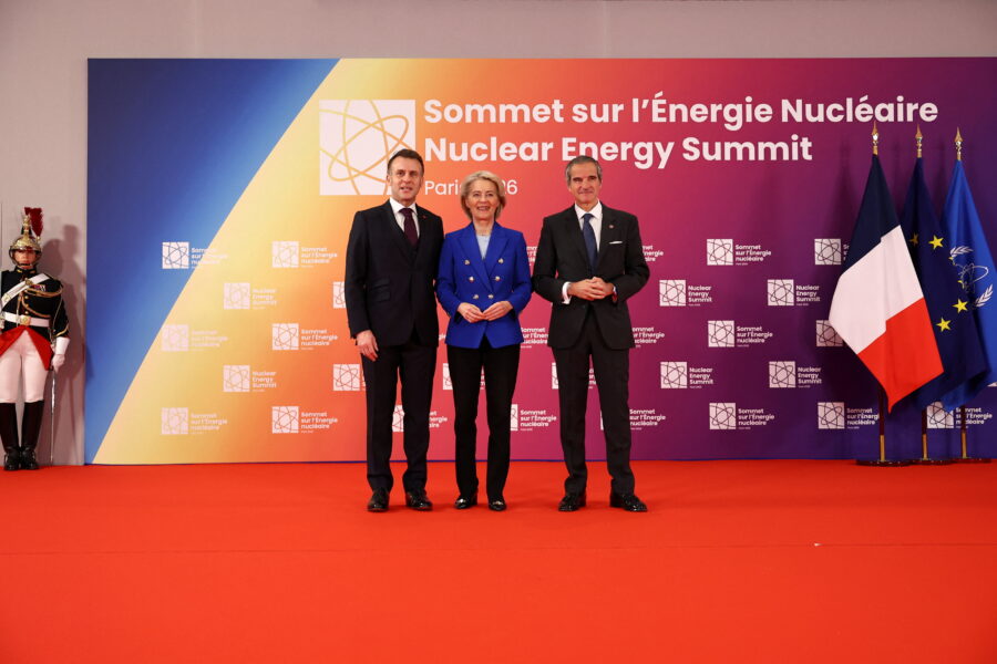 Ursula von der Leyen Branduolinės energetikos viršūnių susitikimą Paryžiuje. EPA/ABDUL SABOOR