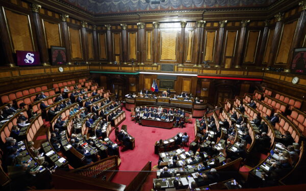 Meloni keičia toną: Italija pradeda kritikuoti Trumpo ir Izraelio karą Irane