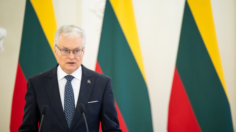 Degalų kainos nevaldomos? Nausėda pripažįsta, kad priemonės beveik neveikia