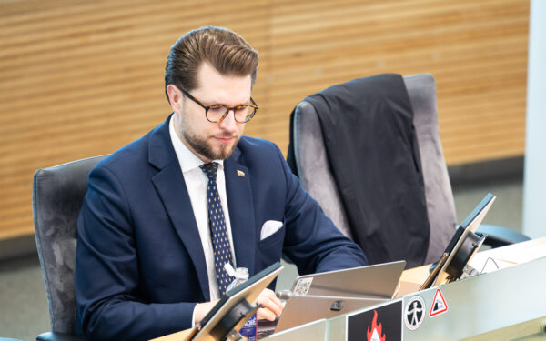 Savickas kritikuoja valdžią: jie laukia, kol kuro kainų problema išsispręs pati