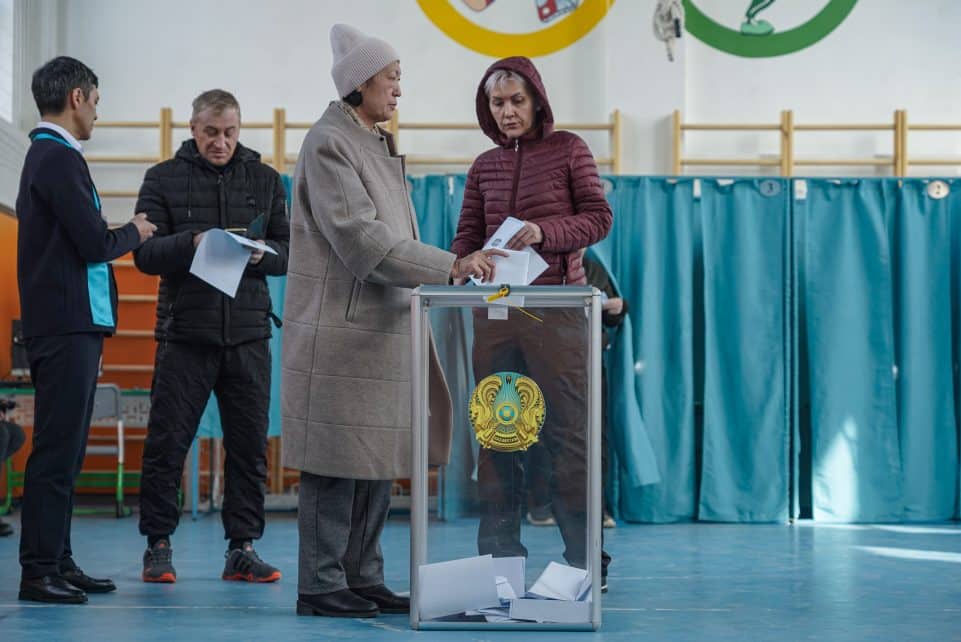 Kazachstanas patvirtino naują konstituciją. EPA/TIMUR BATYRSHIN