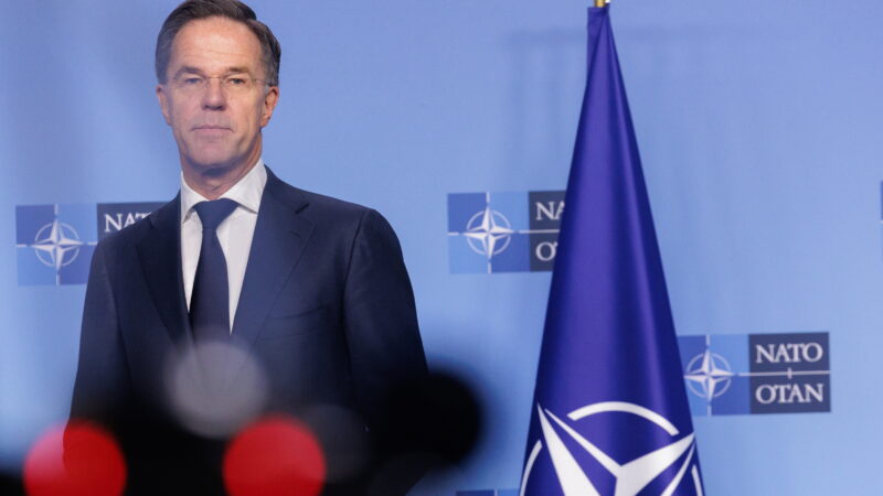 Po aštrios Trumpo kritikos – Rutte atsakas: NATO išlieka vieninga