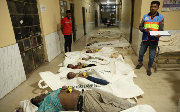 Tragedija Bangladeše: autobusui įkritus į upę žuvo mažiausiai 26 žmonės