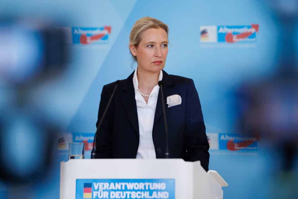 „Politico“: AfD lyderiai prieš svarbius rinkimus atsiriboja nuo nepopuliaraus Trumpo. EPA-ELTA