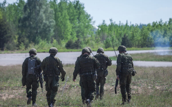 Skandalas kariuomenėje: karys per budėjimą pavogė įrangą ir ją pardavė