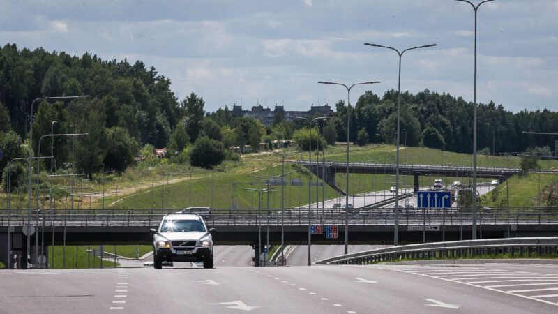 Netikėta kryptis: kariuomenės milijonai keliauja į savivaldybių infrastruktūrą