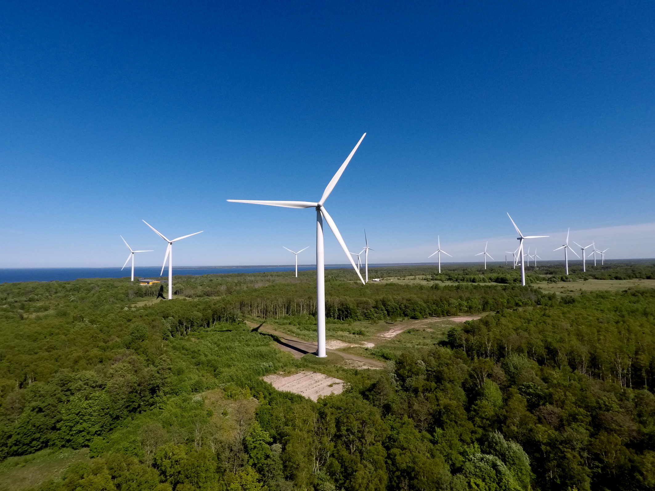 Milijoninės investicijos Lietuvoje: „Enefit“ plės baterijų sistemas šiuose regionuose