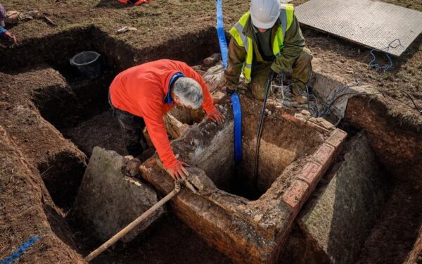 Šiurpus radinis po senovės pilimi: kam ten slapta ruošėsi branduolinio karo atveju?