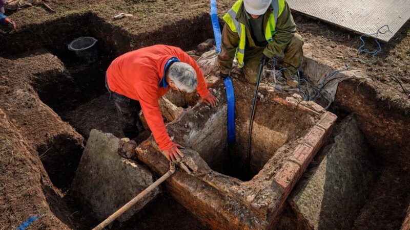 Šiurpus radinis po senovės pilimi: kam ten slapta ruošėsi branduolinio karo atveju?