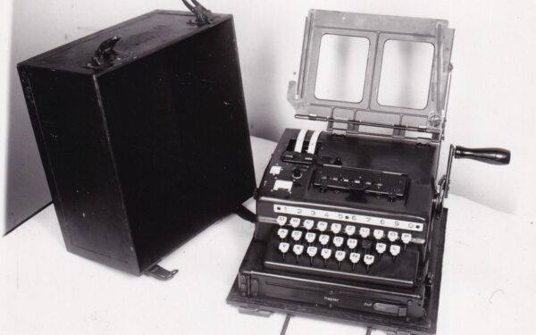 Kas turėjo būti galingiau už „Enigma“? Prahoje rastas itin retas nacių dokumentas