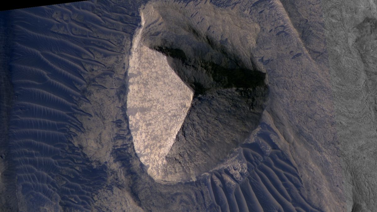 Marsas konkuruoja su Egiptu? NASA atskleidė tiesą apie paslaptingą Kandoro slėnio piramidę