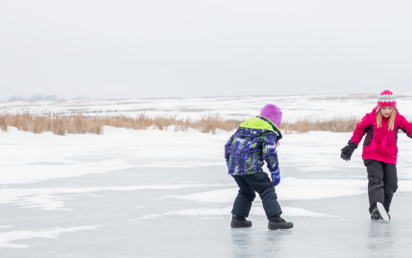 Ugniagesiai perspėja, pavasarinis ledas gali būti mirtinai pavojingas: svarbūs patarimai vaikams ir suaugusiems