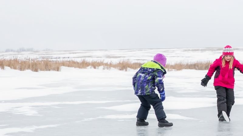 Ugniagesiai perspėja, pavasarinis ledas gali būti mirtinai pavojingas: svarbūs patarimai vaikams ir suaugusiems