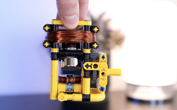 „LEGO“ kaladėlės virto galingu varikliu: sužinokite, kaip jį pasigamino vos iš kelių detalių