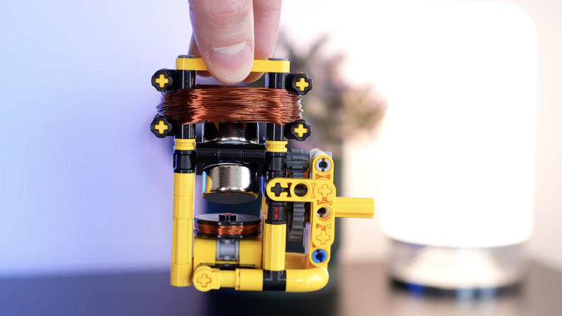 „LEGO“ kaladėlės virto galingu varikliu: sužinokite, kaip jį pasigamino vos iš kelių detalių