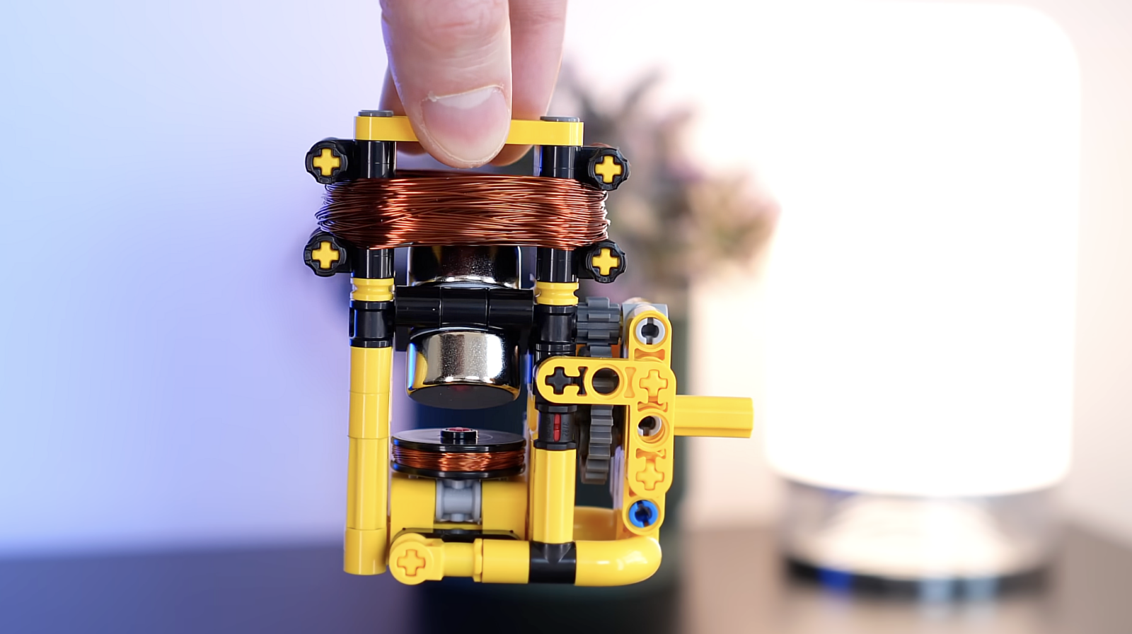 „LEGO“ kaladėlės virto galingu varikliu: sužinokite, kaip jį pasigamino vos iš kelių detalių
