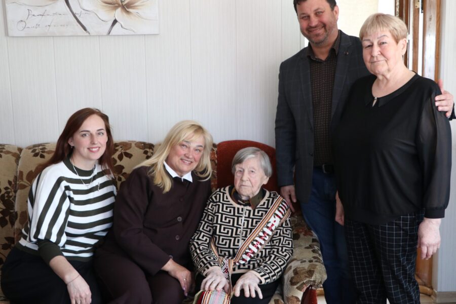 100-metė iš Kalvarijos stebina visus: be vaistų, aktyvi ir su neįtikėtina istorija