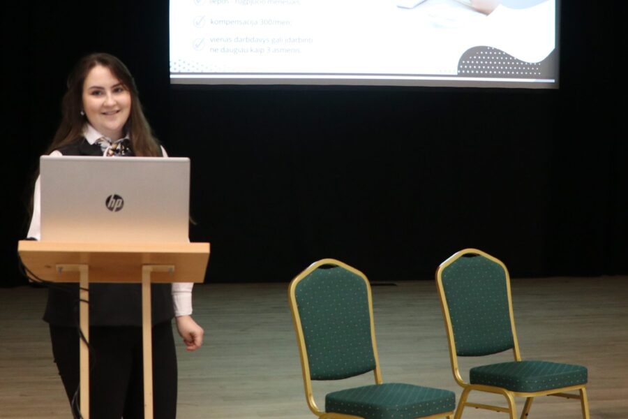 Jaunimui atsiveria galimybės: vasaros darbai ir parama verslui, sužinokite daugiau