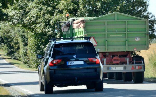 Skubėjimas gali baigtis bauda ar net teisių praradimu: vairuotojai vis dar rizikuoja šioje situacijoje