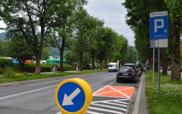 Vykstate į Zakopanę? Šis oranžinis žymėjimas gatvėse gali skaudžiai kirsti per jūsų piniginę