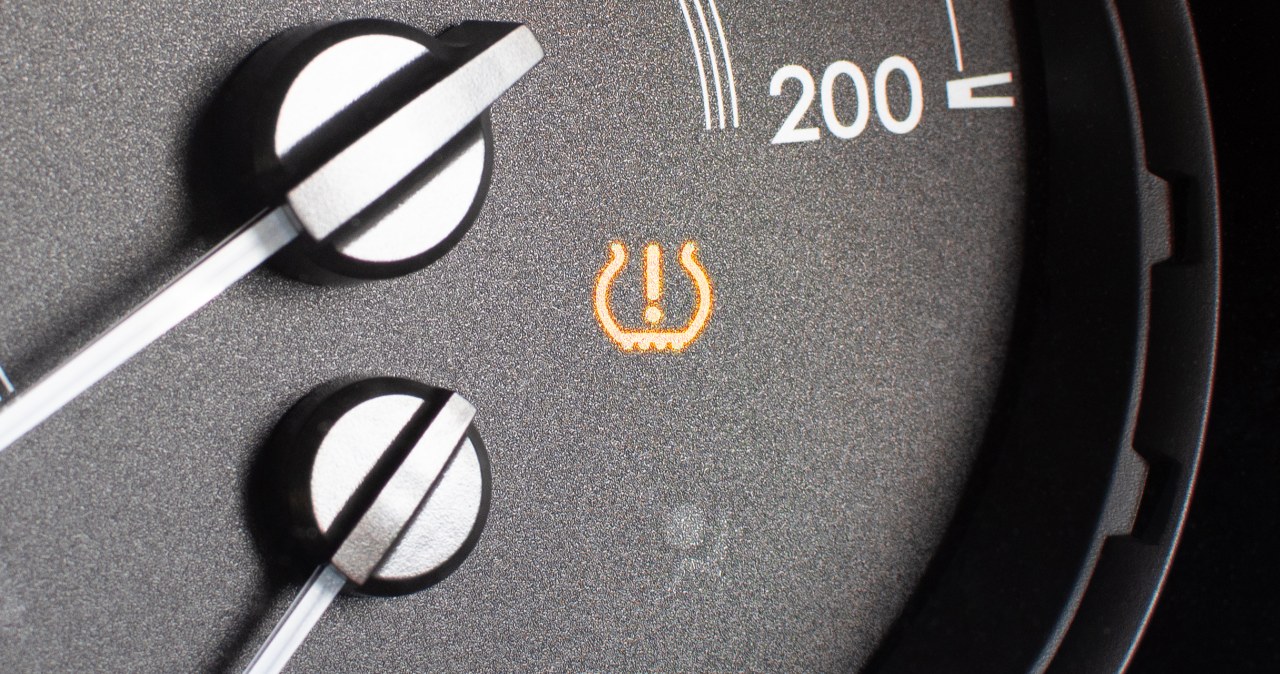 Užsidegė TPMS lemputė ir nedingsta? 7 priežastys, kodėl ji automobilyje dega net be jokio pradūrimo